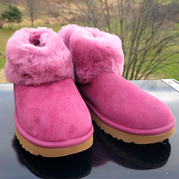 NWOB UGG Classic Mini Fluff 7 Shearling - Picture 1 of 15